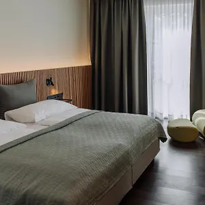 מלון Heinhotel Vienna Airport, שווכאט