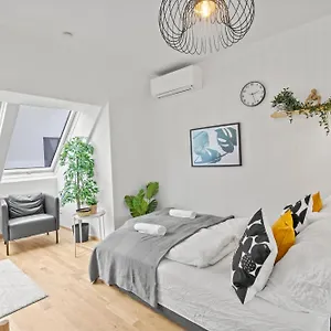 1 Min To Public Transport - 3 Min To Supermarket And Pharmacy - On-site Parking For 19,90 Eur فيينا