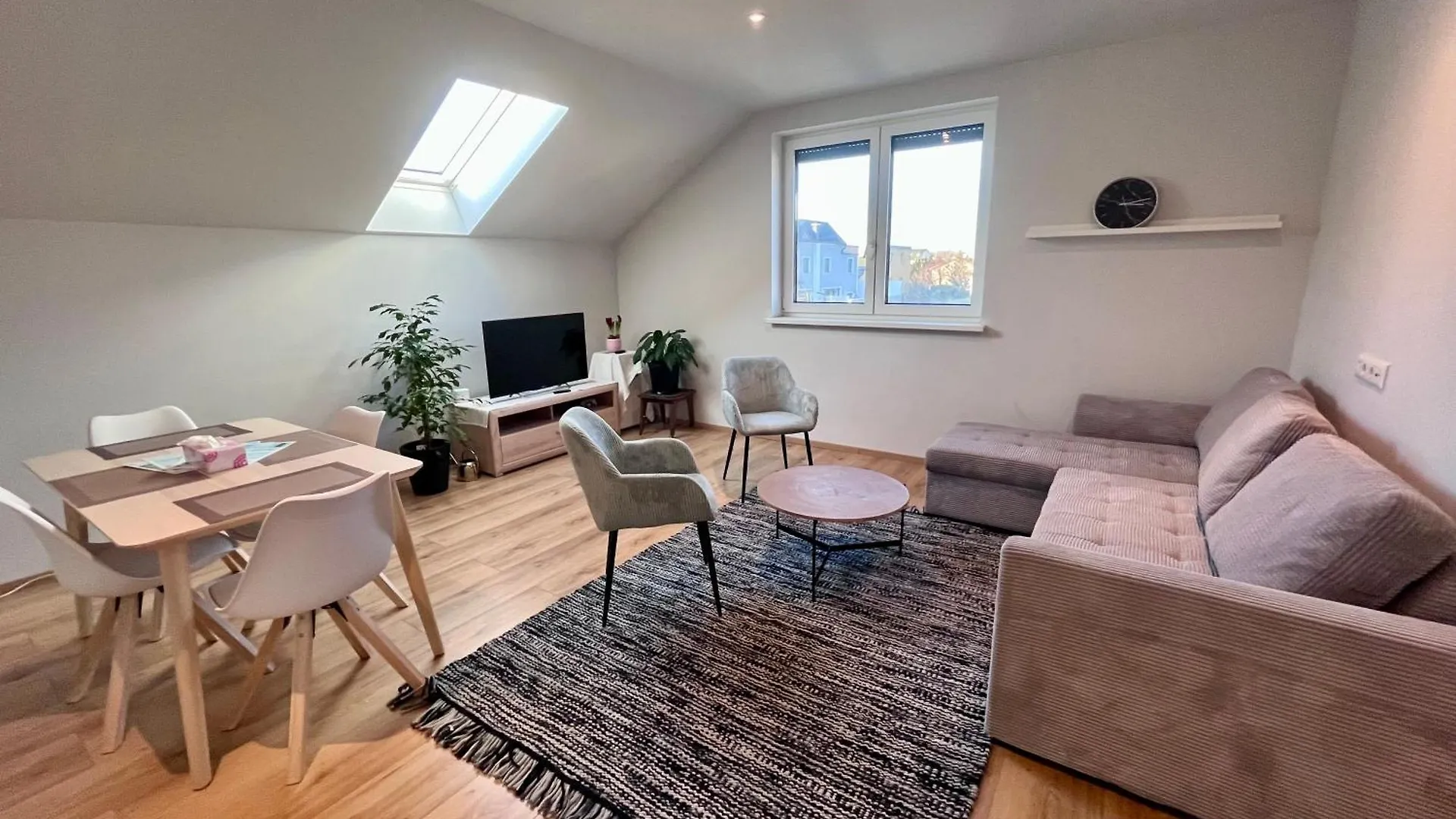 Cozy Apartment Near Vienna Airport contacts